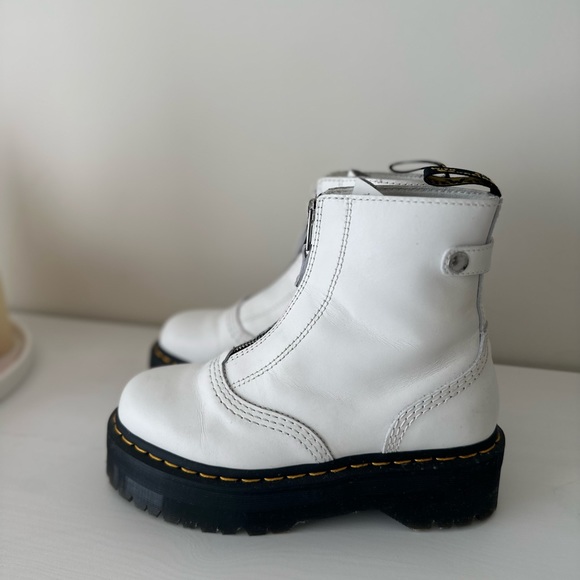 Jetta boots - Picture 1 of 3